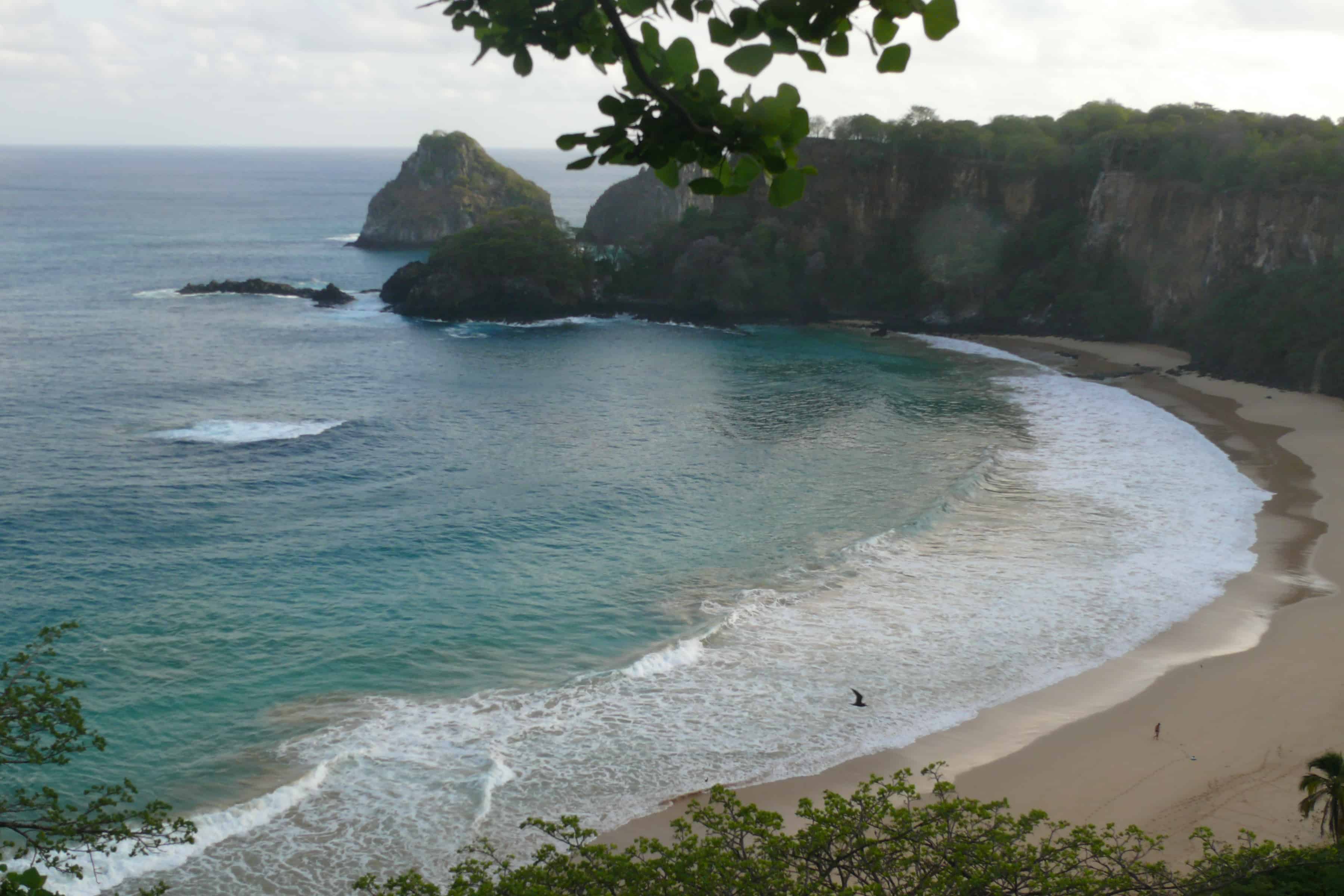 Baía do Sancho (Wikimedia Commons - Osaki)